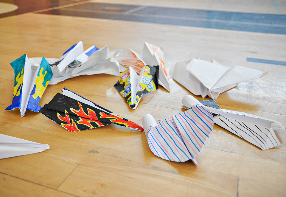 paper-airplane-contest